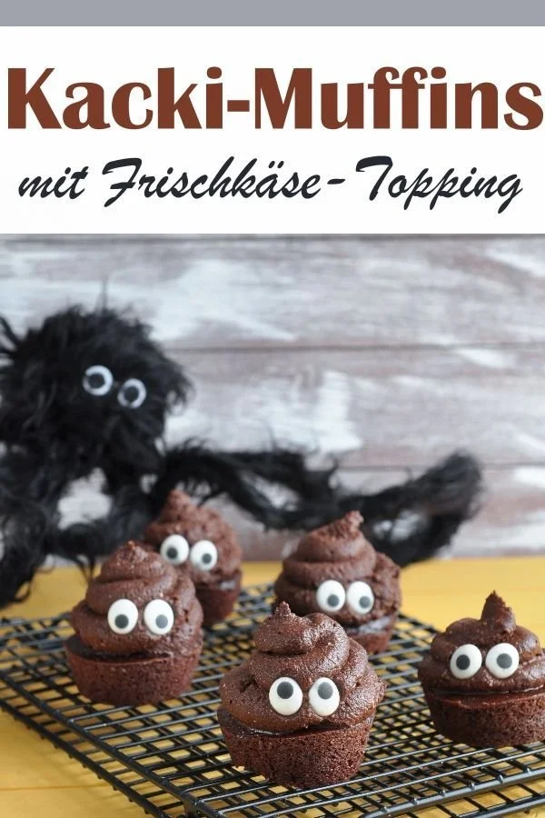 Leckere Kacki-Muffins für Halloween oder Karneval in einer bunten Dekoration