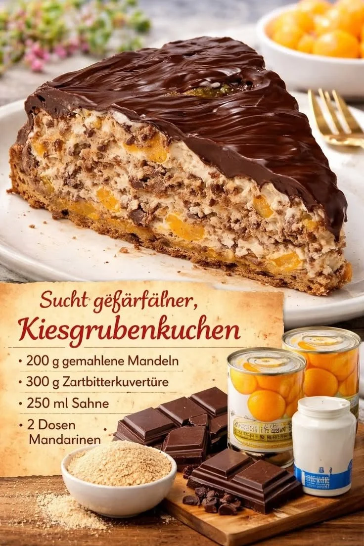 Leckerer Kiesgrubenkuchen auf einem Teller, perfekt zum Genießen.