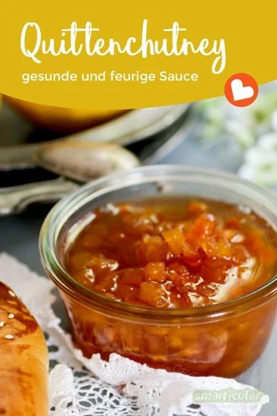 Hausgemachtes Quittenchutney in einem Glas, ideal für feurige Genussmomente.