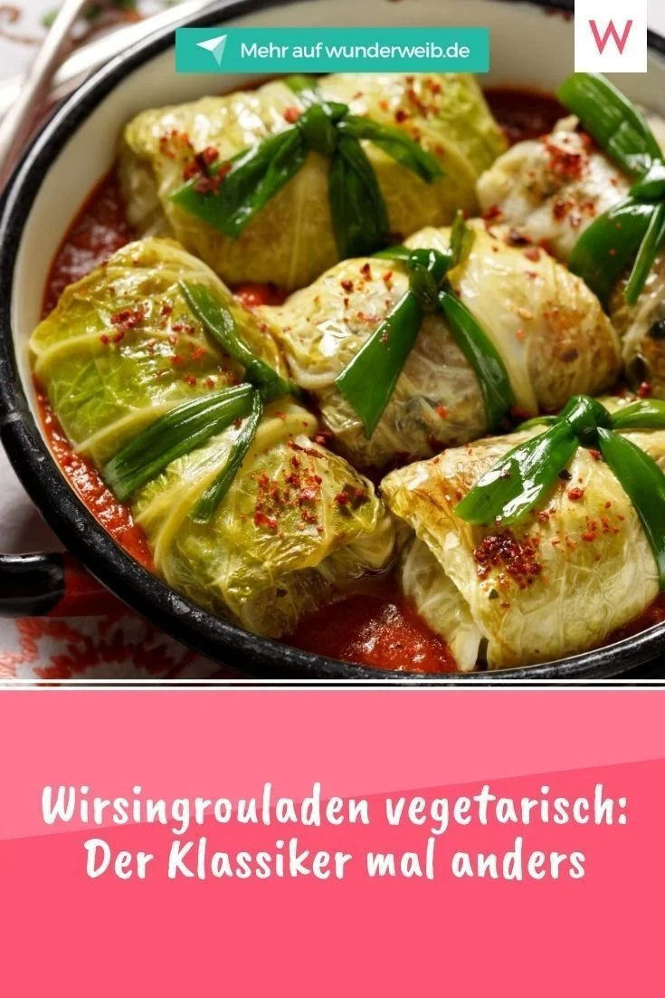 Vegetarische Wirsingrouladen in einer leckeren Sauce serviert